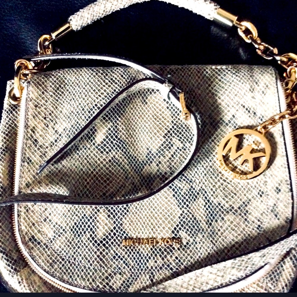 MKcrossbody purse excellent condition with dustbag